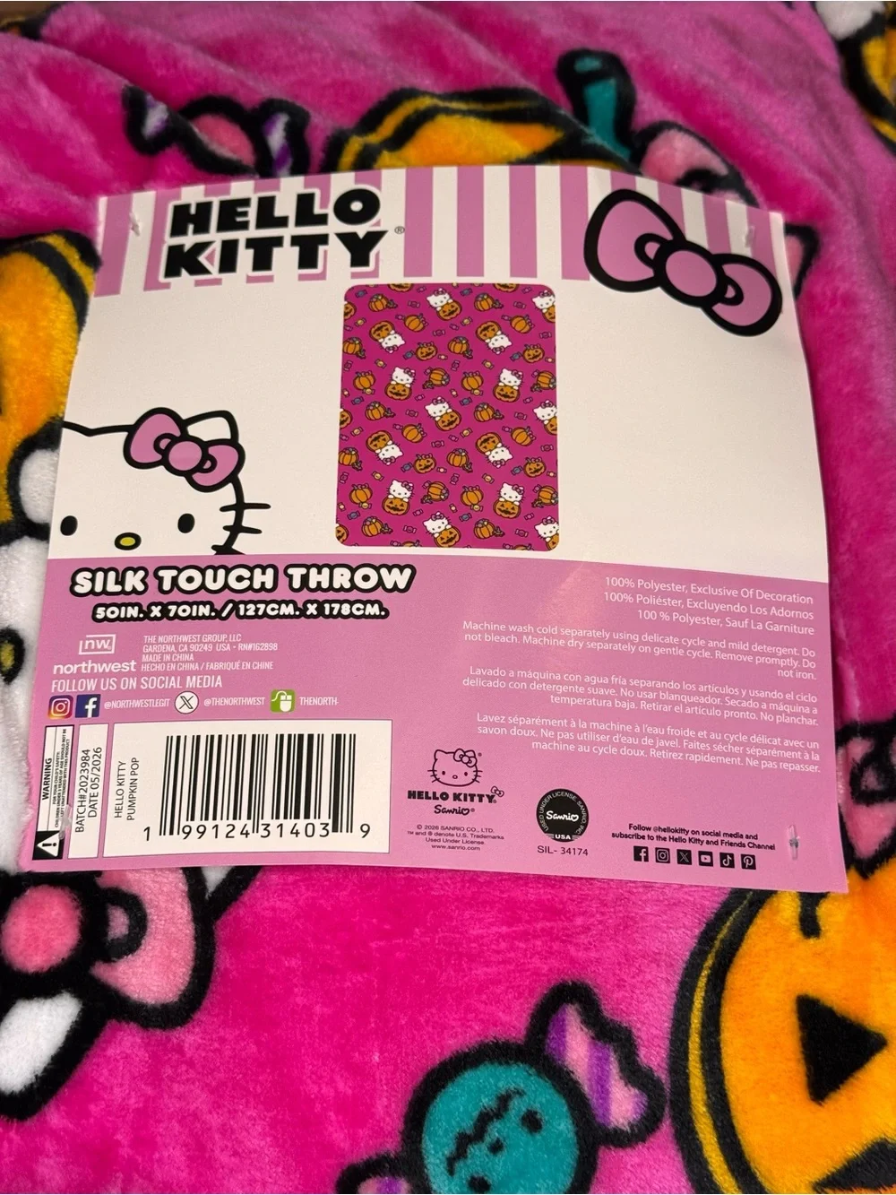 Hello Kitty Halloween Pumpkin Silk Touch Throw Blanket